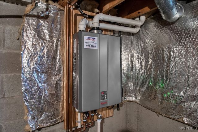 4675 Oakwood Lane, Clarence, NY 14031