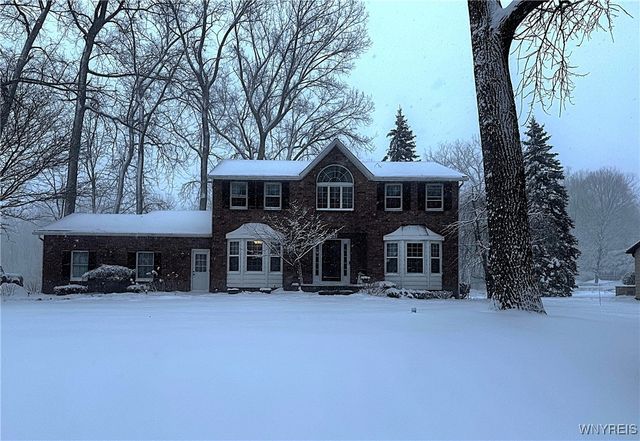 4675 Oakwood Lane, Clarence, NY 14031