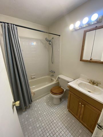 2 Lexington Hill 12, Harriman, NY 10926