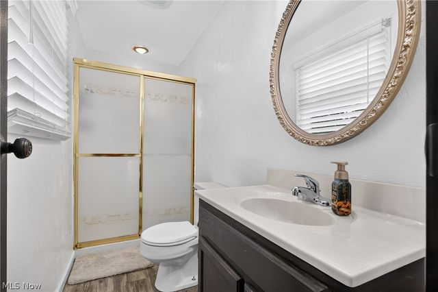 355 Earl Drive NW, Warren, OH 44483