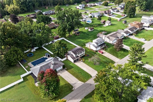 355 Earl Drive NW, Warren, OH 44483