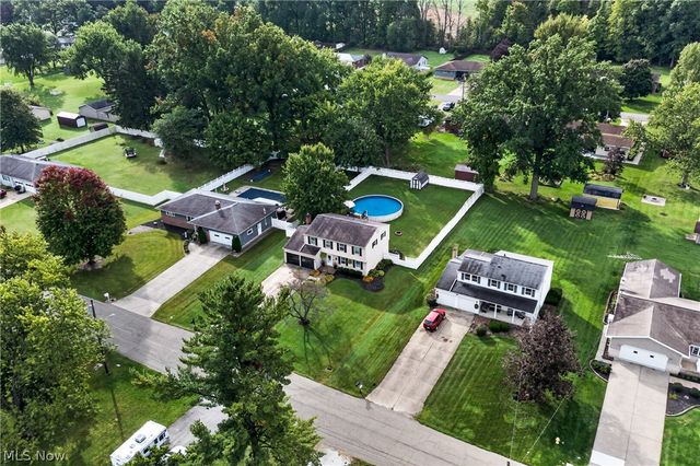 355 Earl Drive NW, Warren, OH 44483