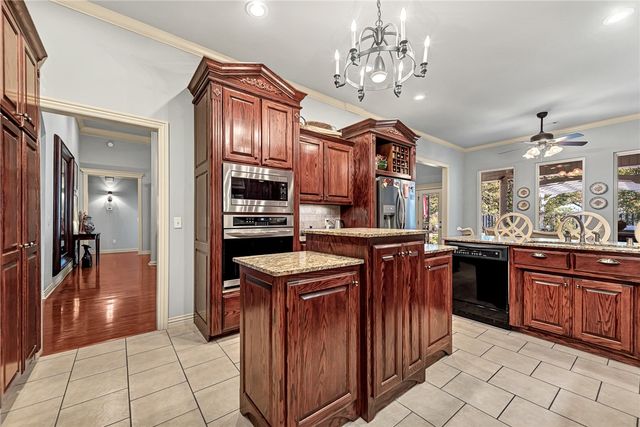 726 S Bausinger Road, Tontitown, AR 72762