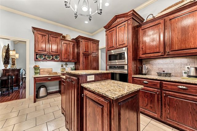 726 S Bausinger Road, Tontitown, AR 72762