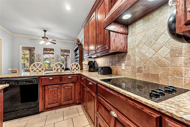 726 S Bausinger Road, Tontitown, AR 72762