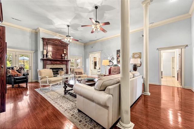 726 S Bausinger Road, Tontitown, AR 72762