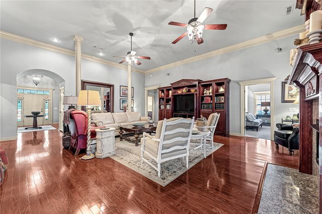 726 S Bausinger Road, Tontitown, AR 72762