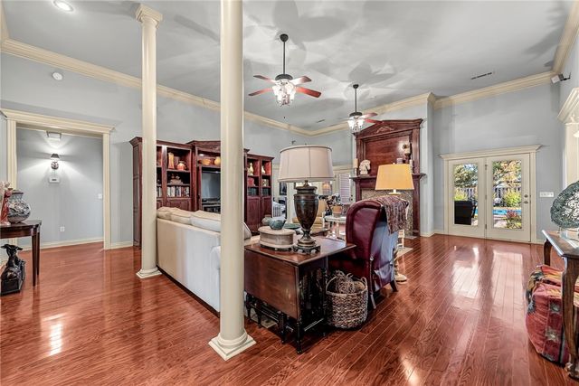 726 S Bausinger Road, Tontitown, AR 72762