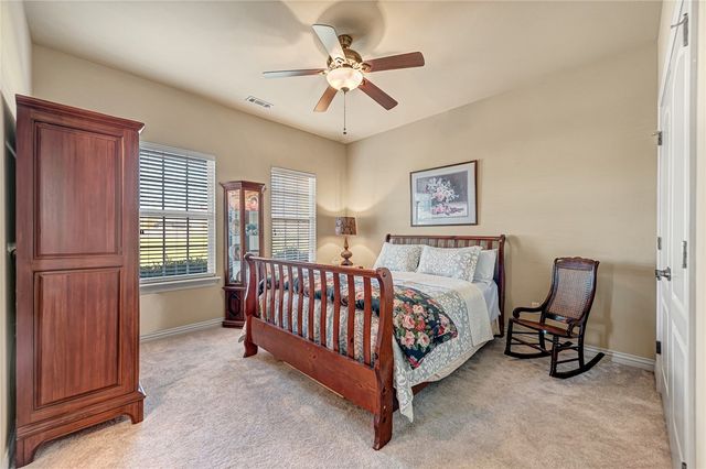 726 S Bausinger Road, Tontitown, AR 72762