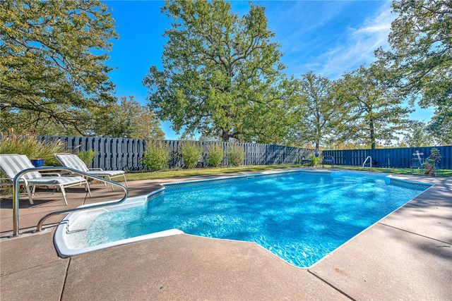 726 S Bausinger Road, Tontitown, AR 72762