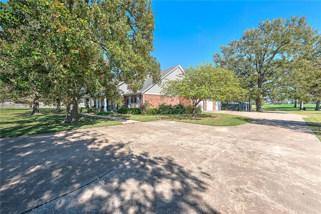726 S Bausinger Road, Tontitown, AR 72762