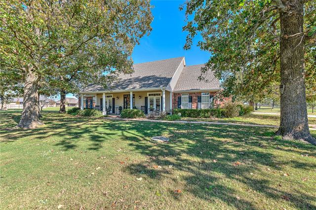 726 S Bausinger Road, Tontitown, AR 72762