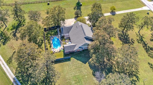 726 S Bausinger Road, Tontitown, AR 72762