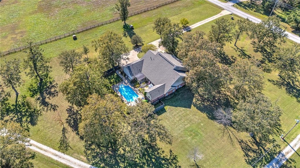 726 S Bausinger Road, Tontitown, AR 72762