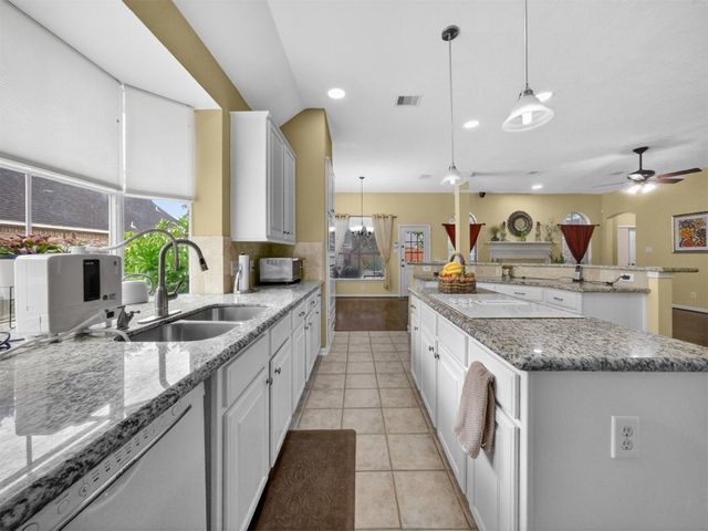 8403 Castle Pond Court, Houston, TX 77095