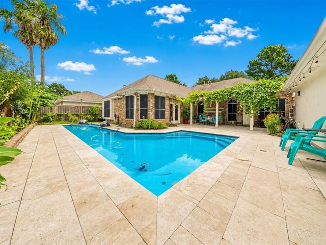 8403 Castle Pond Court, Houston, TX 77095