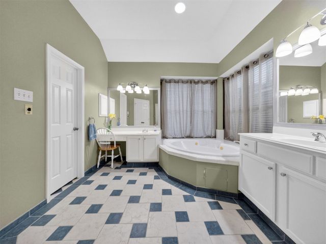 8403 Castle Pond Court, Houston, TX 77095