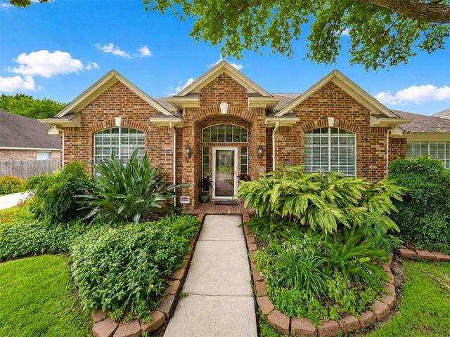 8403 Castle Pond Court, Houston, TX 77095