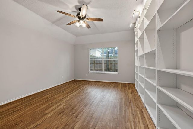 909 Katie Lane, Conroe, TX 77304