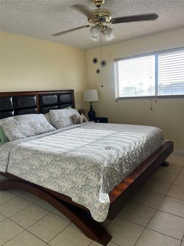 2735 W 52nd St 502, Hialeah, FL 33016
