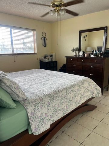 2735 W 52nd St 502, Hialeah, FL 33016