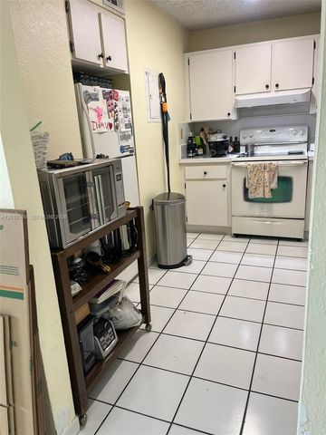 2735 W 52nd St 502, Hialeah, FL 33016