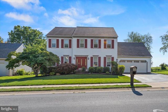 41 APRICOT AVE, Leola, PA 17540