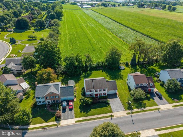 41 APRICOT AVE, Leola, PA 17540