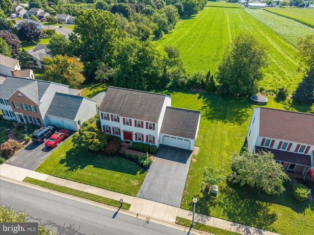 41 APRICOT AVE, Leola, PA 17540