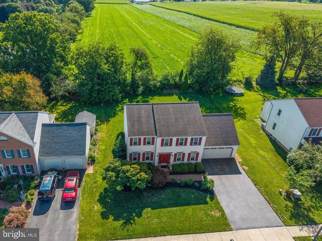 41 APRICOT AVE, Leola, PA 17540