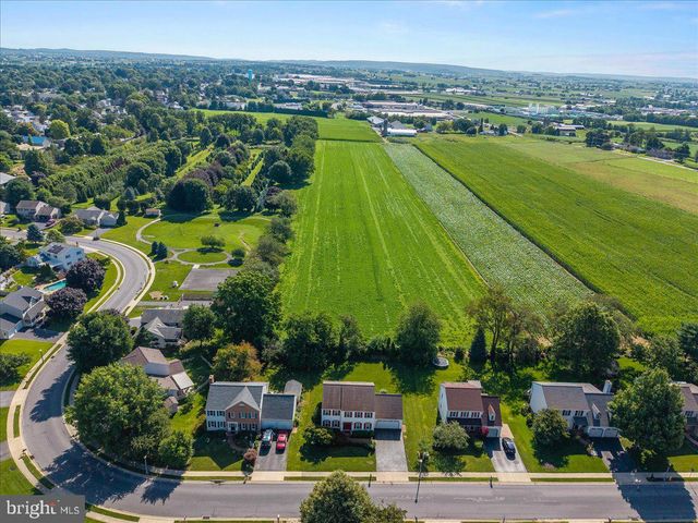 41 APRICOT AVE, Leola, PA 17540