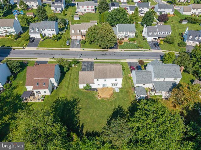 41 APRICOT AVE, Leola, PA 17540