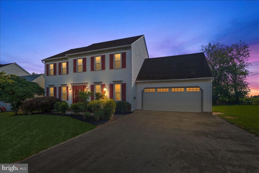 41 APRICOT AVE, Leola, PA 17540