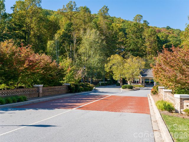 58 Carriage Highlands Court, Hendersonville, NC 28791