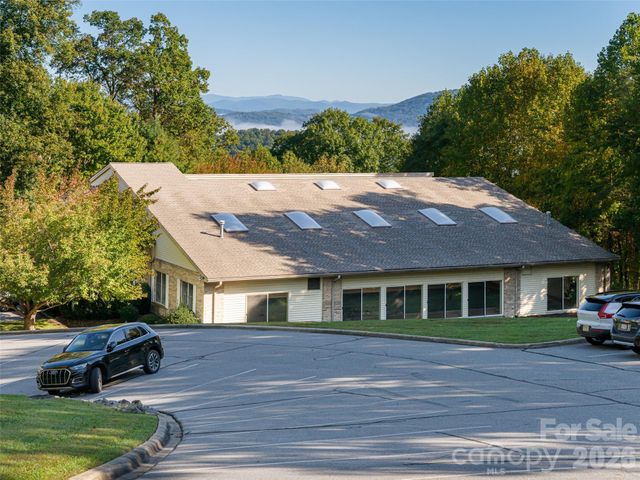 58 Carriage Highlands Court, Hendersonville, NC 28791