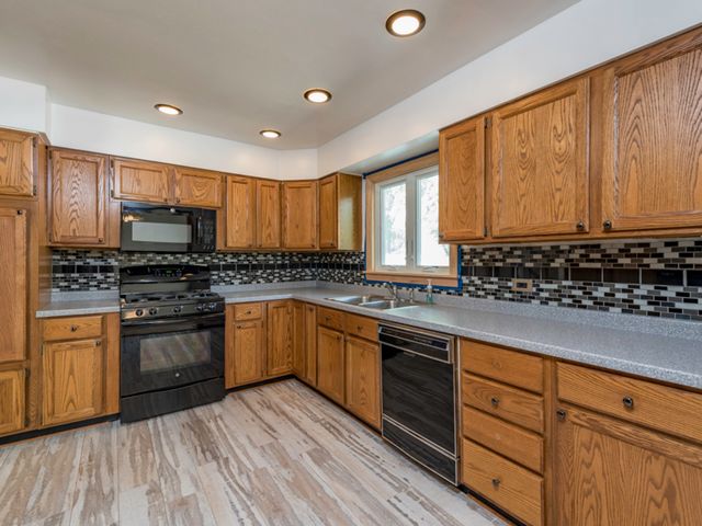 2417 METROPOLITAN Avenue, Waukegan, IL 60087
