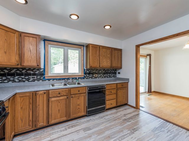 2417 METROPOLITAN Avenue, Waukegan, IL 60087