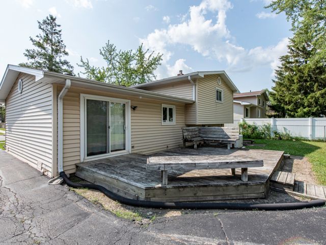2417 METROPOLITAN Avenue, Waukegan, IL 60087