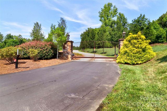 589 Sunset Pointe Drive, Salisbury, NC 28146