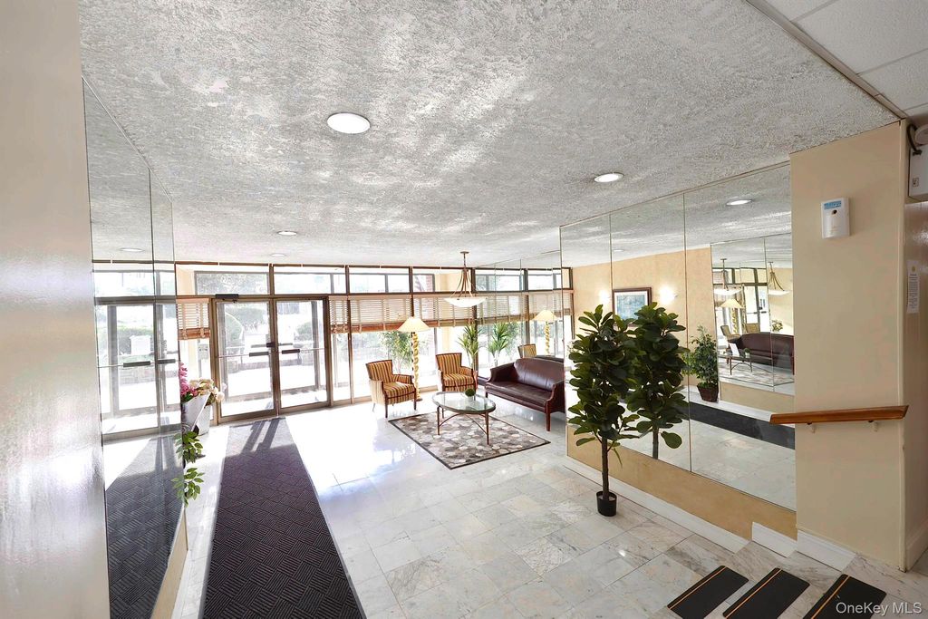 85 S CENTRE AVE A20, Rockville Centre, NY 11570