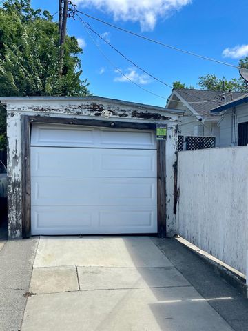 964 33rd St, Sacramento, CA 95816