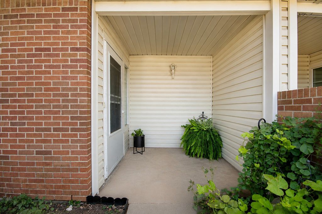 704 Creekwood Drive, Lewisville, TX 75067 — photo 3