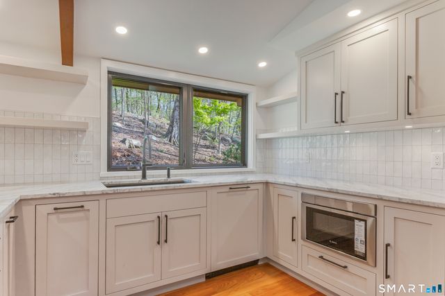 5 Hemlock Drive, Essex, CT 06426