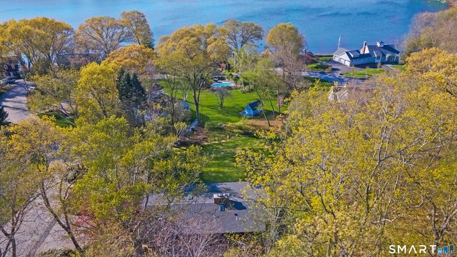 5 Hemlock Drive, Essex, CT 06426