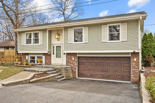 404 Woodward Avenue, Geneva, IL 60134