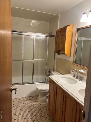 5219 Wilshire 5219, Oakdale, NY 11769