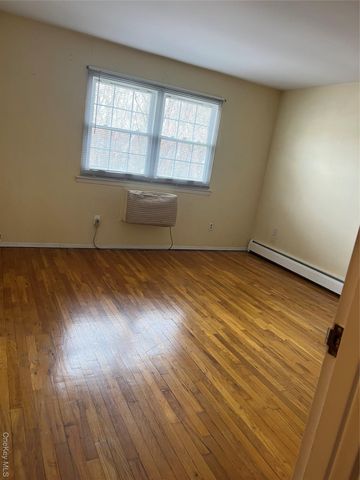 5219 Wilshire 5219, Oakdale, NY 11769