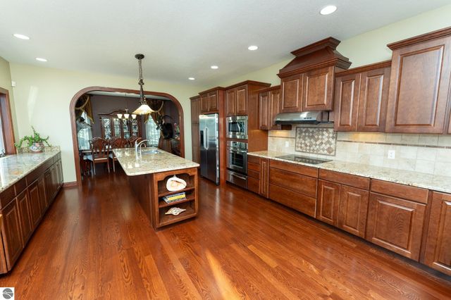 1038 Cantabrian Drive, Lake Isabella, MI 48893