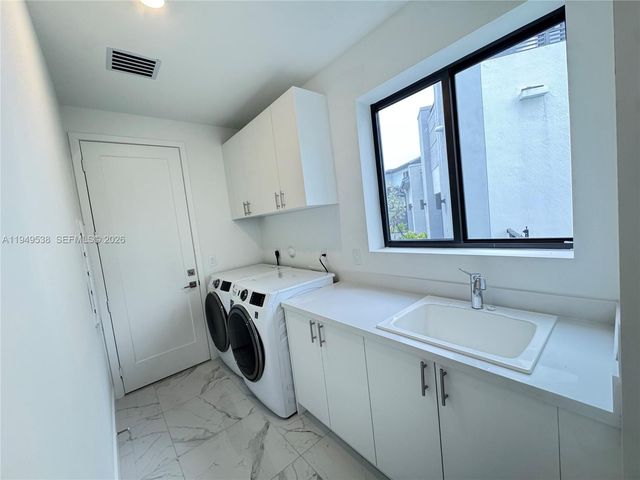 19670 NE 14th Ct 19670, Miami, FL 33179