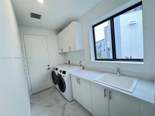 19670 NE 14th Ct 19670, Miami, FL 33179